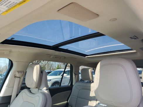 Used 2023 Lincoln Aviator Reserve w/ Equipment Group 201A image 11