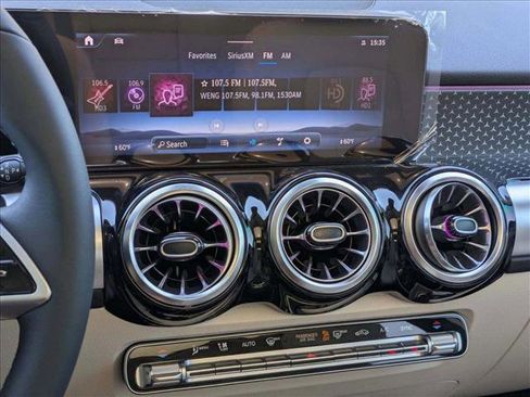 Used 2026 Mercedes-Benz GLB 250 image 12