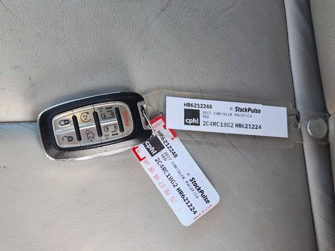 Used 2017 Chrysler Pacifica Touring-L image 34