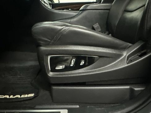 Used 2017 Cadillac Escalade ESV Luxury AWD/4WD image 33