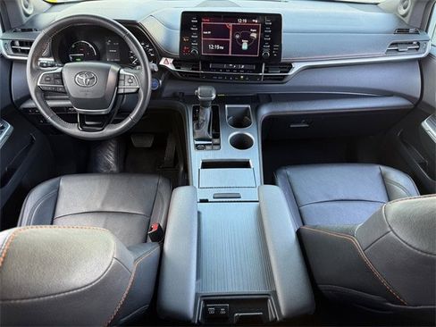 Used 2023 Toyota Sienna XSE w/ XSE Plus Package image 11