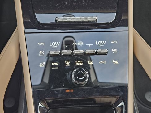 Certified 2025 Porsche Cayenne S image 19