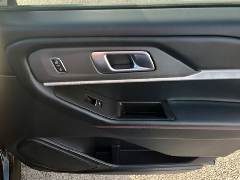 Used 2025 Ford Explorer ST-Line w/ ST-Line Street Pack image 31