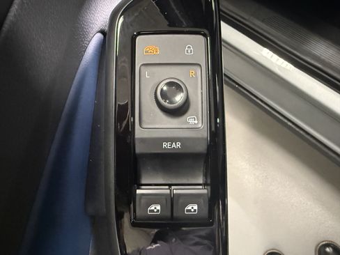Used 2025 Volkswagen ID.4 Pro S w/ ID.4 Black Package AWD/4WD image 20