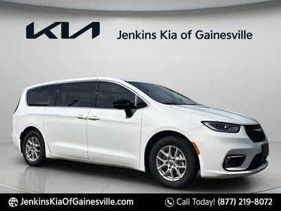 Used 2024 Chrysler Pacifica Touring-L