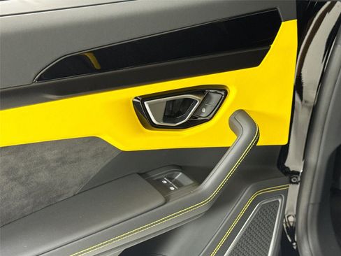 Used 2024 Lamborghini Urus S image 28