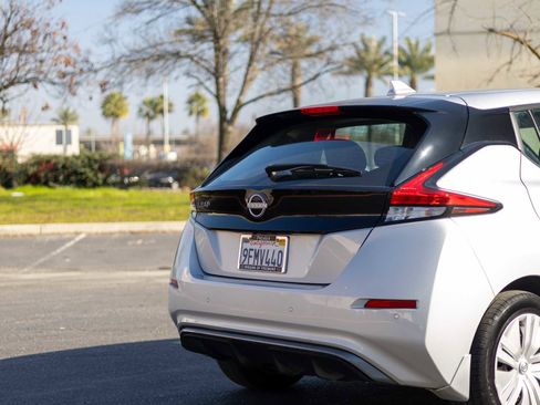 Used 2023 Nissan Leaf S image 9