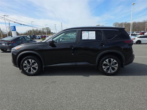 Used 2023 Nissan Rogue SV w/ SV Premium Package image 3