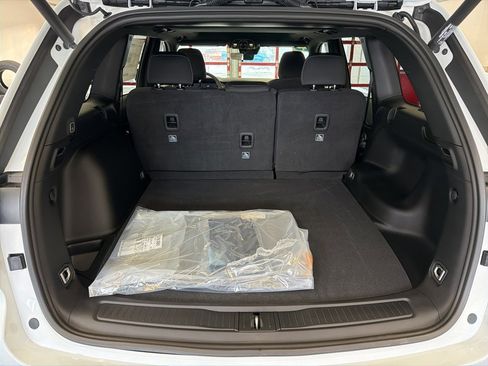 New 2025 Jeep Grand Cherokee Laredo X image 25