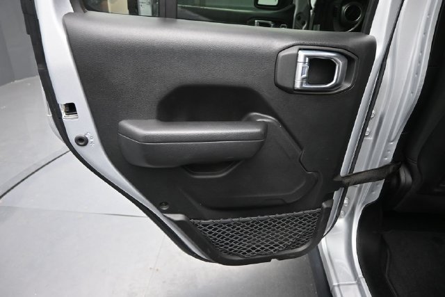 Used 2023 Jeep Wrangler Unlimited Rubicon 4xe w/ Cold Weather Group AWD/4WD image 16
