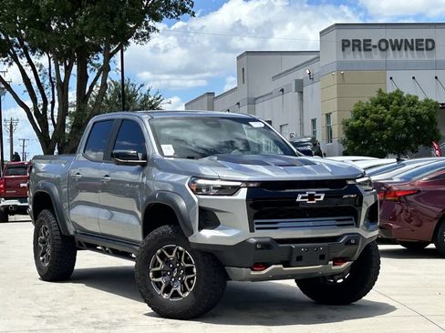 Used 2024 Chevrolet Colorado ZR2 w/ Technology Package AWD/4WD image 2