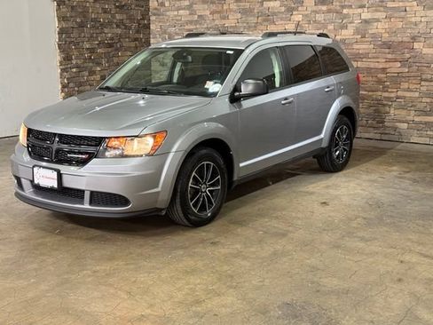 Used 2018 Dodge Journey SE w/ Blacktop Package FWD image 4