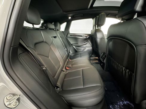 Used 2025 Porsche Macan image 24