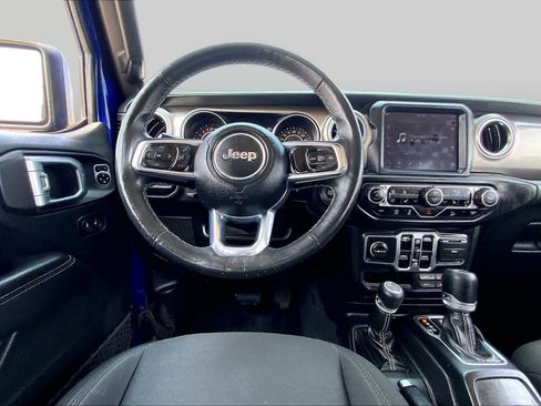 Used 2018 Jeep Wrangler Unlimited Sahara AWD/4WD image 6