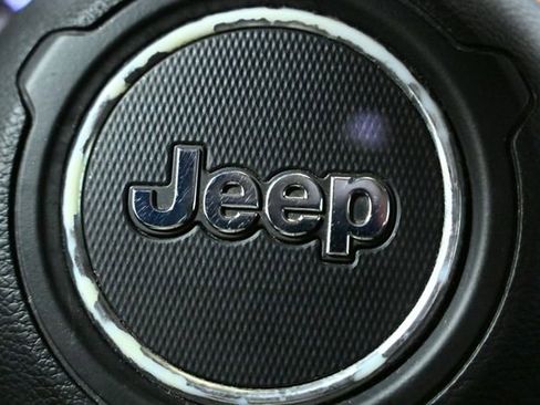 Used 2021 Jeep Wrangler Unlimited Sahara image 40