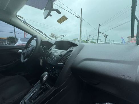 Used 2018 Ford Focus SE FWD image 26