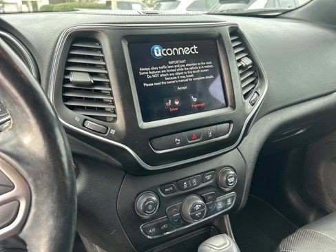 Used 2021 Jeep Cherokee Latitude Lux 80th Anniv w/ Quick Order Package 26U 80TH image 22