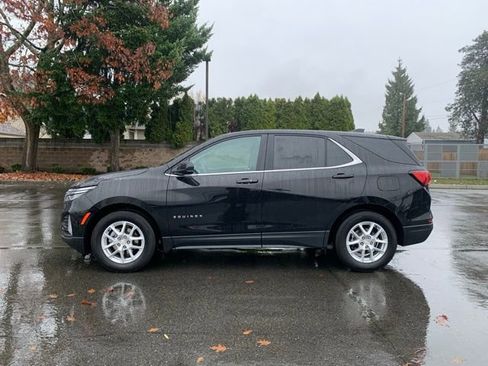 Used 2023 Chevrolet Equinox LT image 2