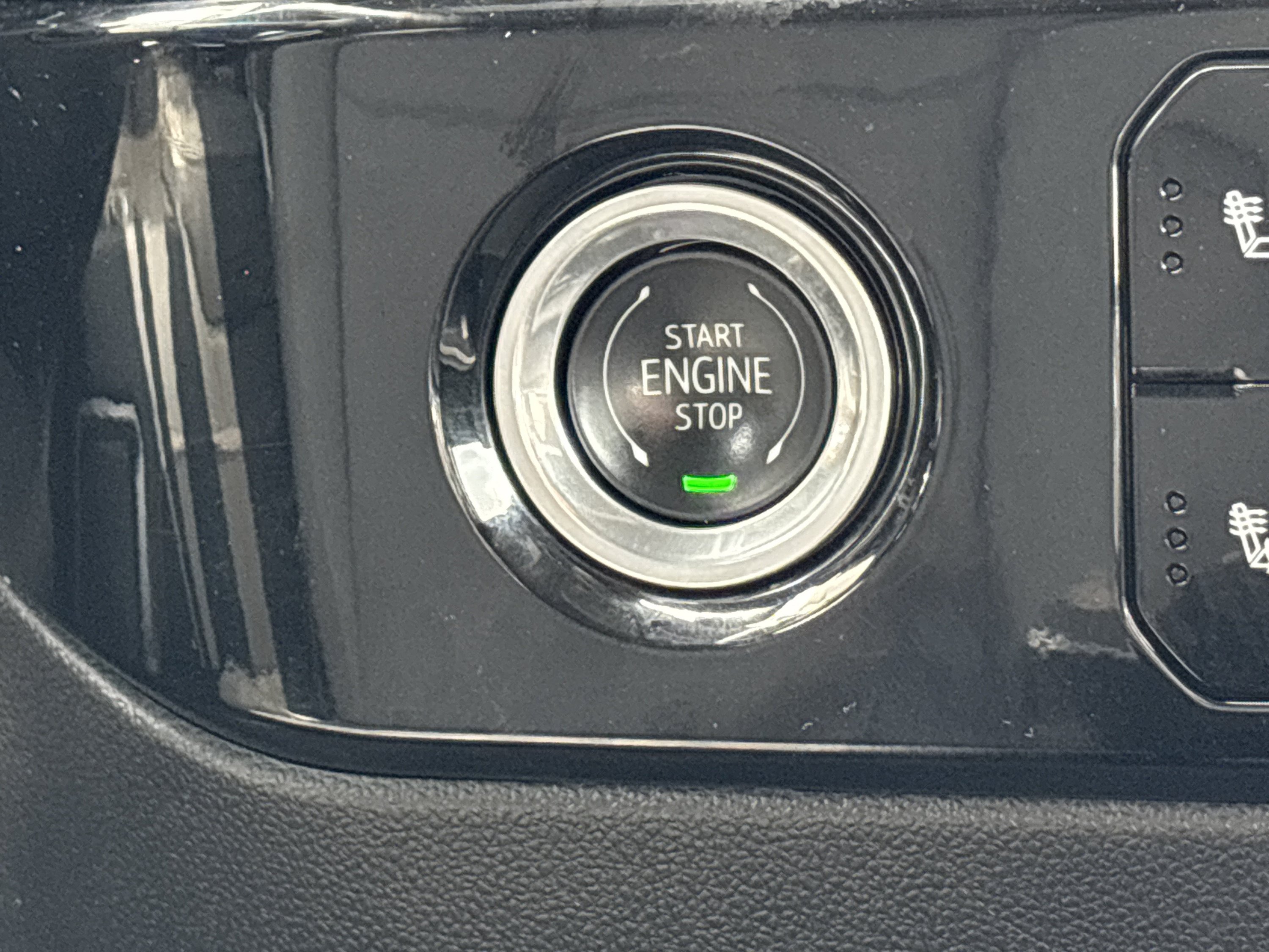 Used 2024 Chevrolet Silverado 1500 LT AWD/4WD image 23