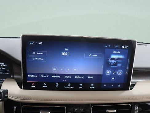 Used 2023 Lincoln Nautilus Reserve image 12