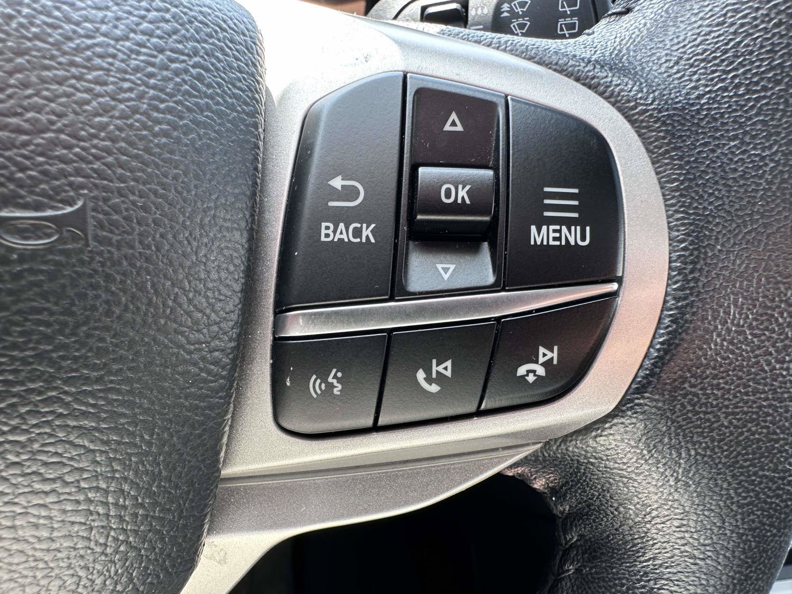 Used 2022 Ford Explorer XLT w/ Equipment Group 202A AWD/4WD image 19