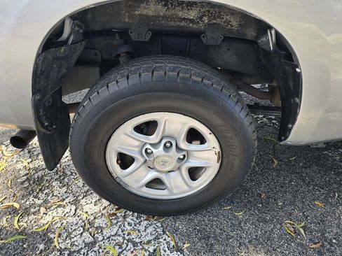 Used 2011 Toyota Tundra 2WD Double Cab image 12