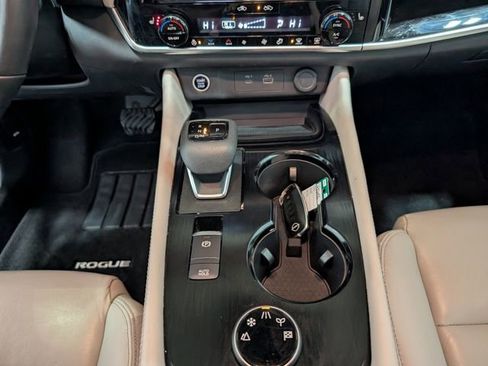 Used 2023 Nissan Rogue SL w/ SL Premium Package image 25