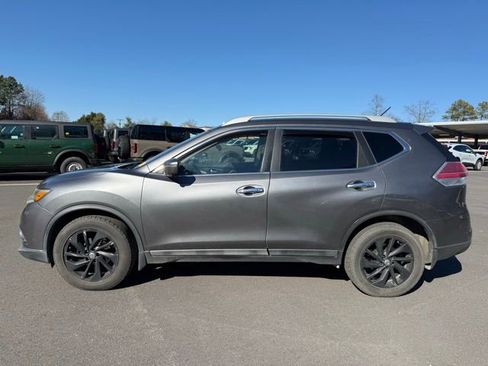 Used 2015 Nissan Rogue SL w/ SL Premium Package image 2
