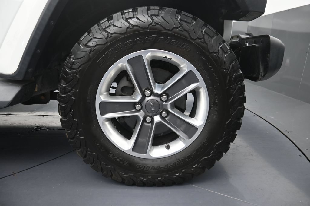 Used 2019 Jeep Wrangler Unlimited Sahara AWD/4WD image 5