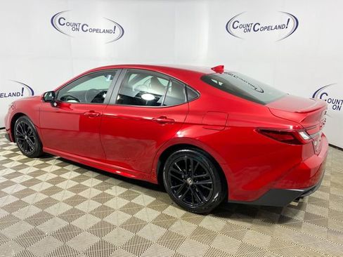 Used 2025 Toyota Camry SE FWD image 4