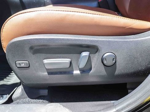 Used 2019 Toyota Highlander Limited Platinum w/ Carpet Mat Package (TMS) AWD/4WD image 16