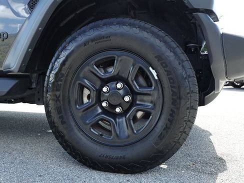 Used 2025 Jeep Wrangler Sport AWD/4WD image 5