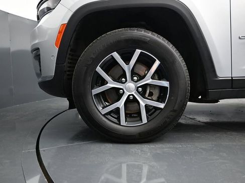 Used 2024 Jeep Grand Cherokee L Limited w/ Luxury Tech Group II image 19