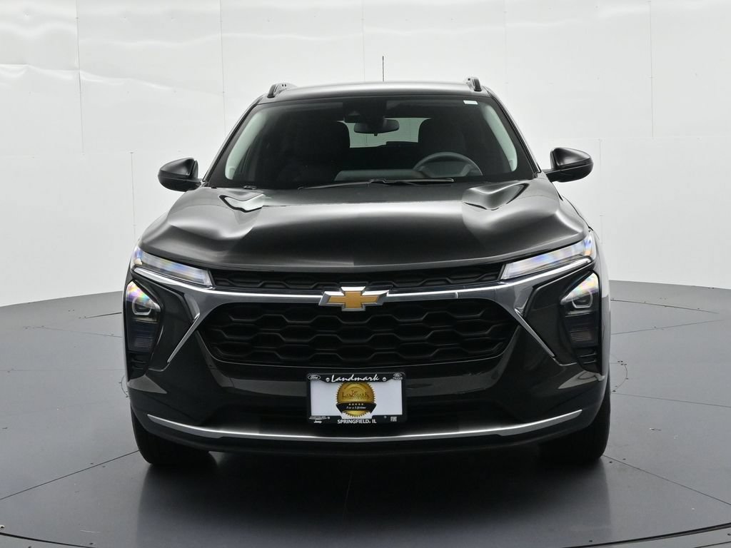 Used 2025 Chevrolet Trax LT FWD image 3