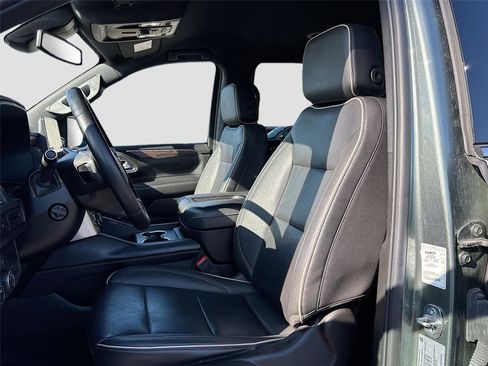 Used 2023 Chevrolet Suburban Premier image 21