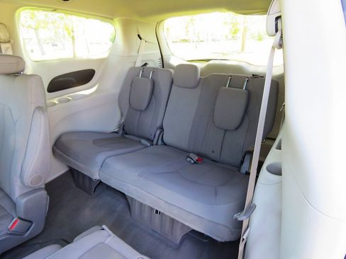 Used 2021 Chrysler Voyager LX image 21