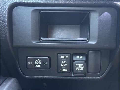 Used 2017 Toyota Tacoma TRD Sport w/ Tow Package (A/T) image 24