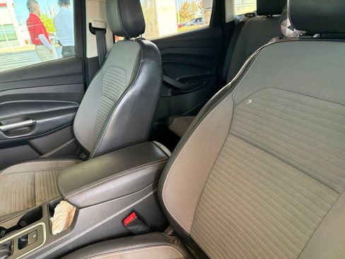 Used 2019 Ford Escape SE FWD image 9