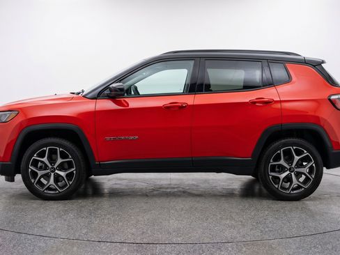 Used 2025 Jeep Compass Limited AWD/4WD image 5