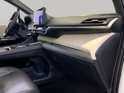 Used 2025 Toyota Sienna Platinum AWD/4WD image 18
