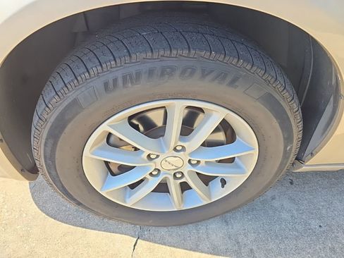 Used 2015 Dodge Grand Caravan SXT FWD image 2