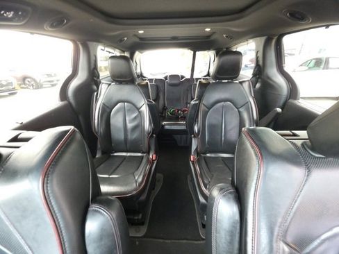 Used 2020 Chrysler Pacifica Limited image 19