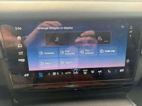 Used 2025 Lincoln Navigator Black Label AWD/4WD image 18