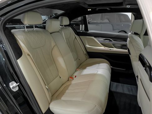 Used 2021 BMW ALPINA B7 xDrive image 33