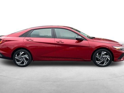 Certified 2025 Hyundai Elantra SEL image 9