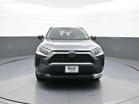 Used 2021 Toyota RAV4 LE AWD/4WD image 2