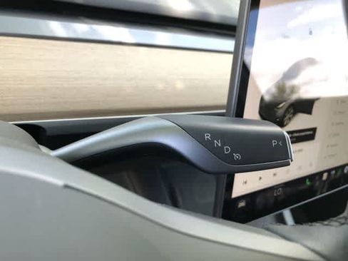 Used 2021 Tesla Model Y Long Range AWD/4WD image 33
