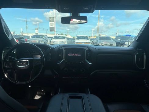 Used 2022 GMC Sierra 1500 AT4 w/ AT4 Preferred Package AWD/4WD image 9