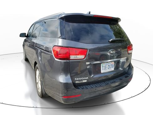 Used 2016 Kia Sedona EX image 4