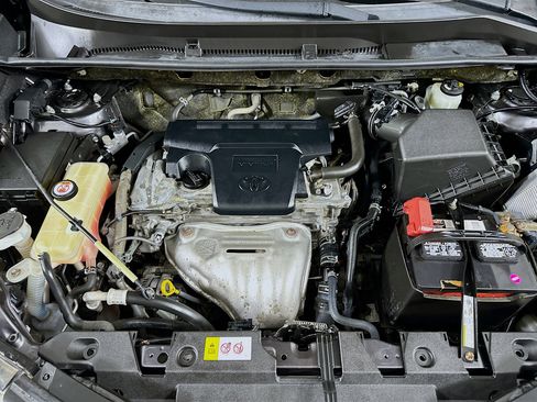 Used 2018 Toyota RAV4 LE image 31